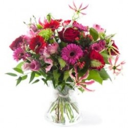 Charming pink / red bouquet, excl. vase